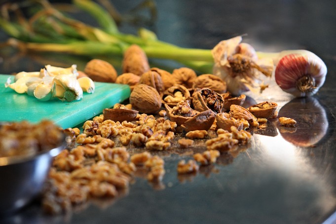 אגוזים שנסעו לאמריקה