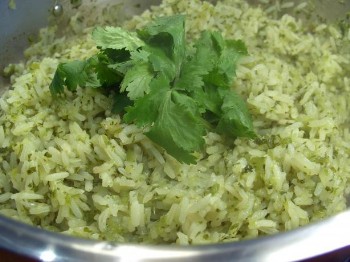 אורז ירוק בקרם אבוקדו בזיליקום